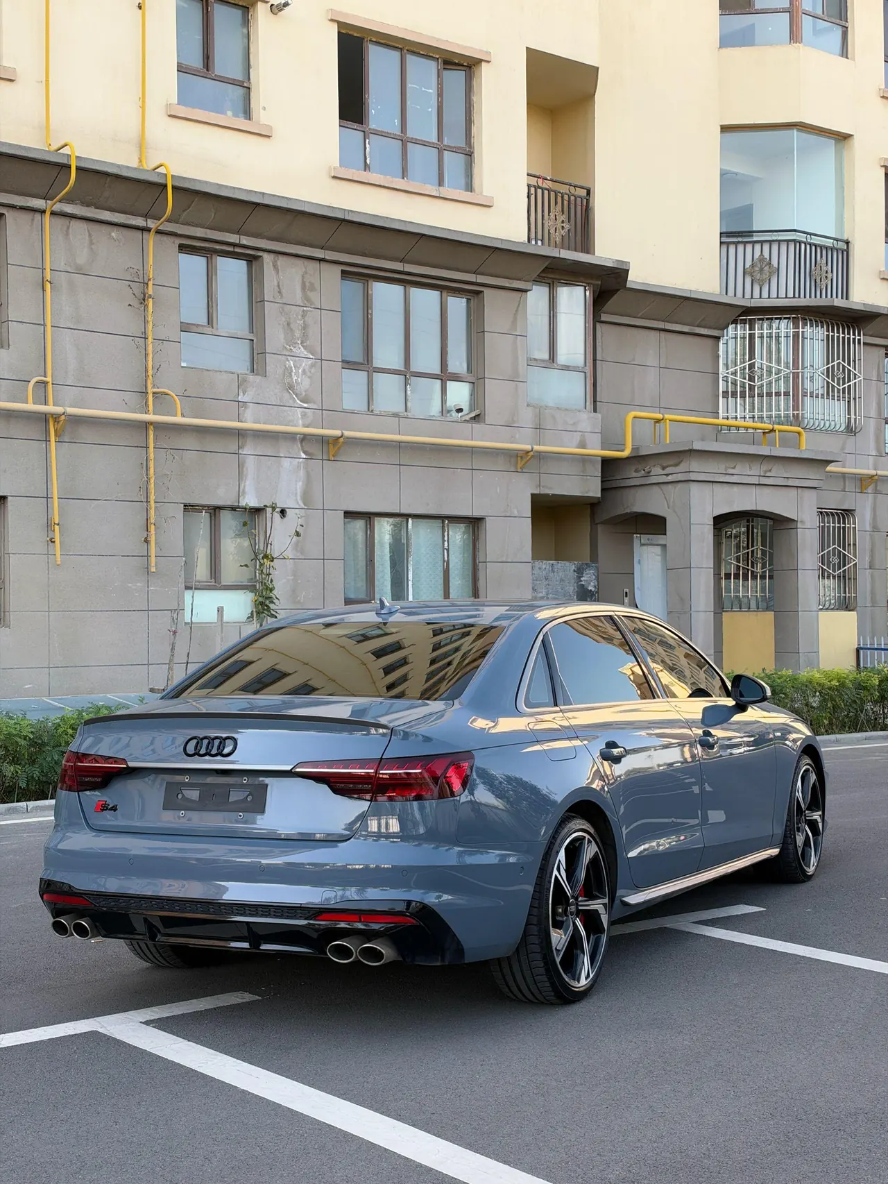 Audi 2022 A4L 2.0TFSI 40TFSI Quattro RS Kit Burning Speed Automatic 5