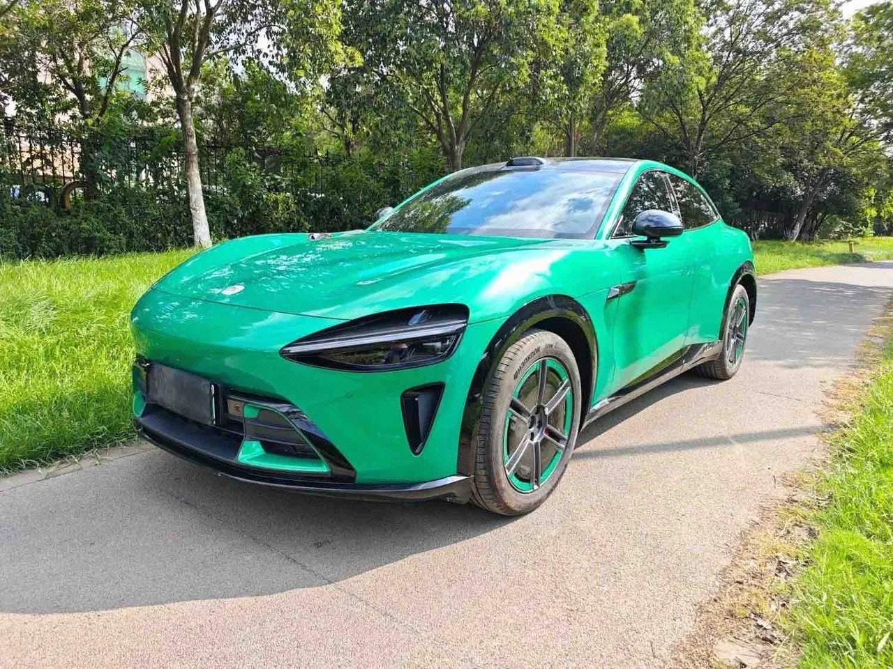 打开图片灯箱:MI 2025 YU7 Long Endurance High Performance Four-wheel Drive Max Edition Automatic Gear