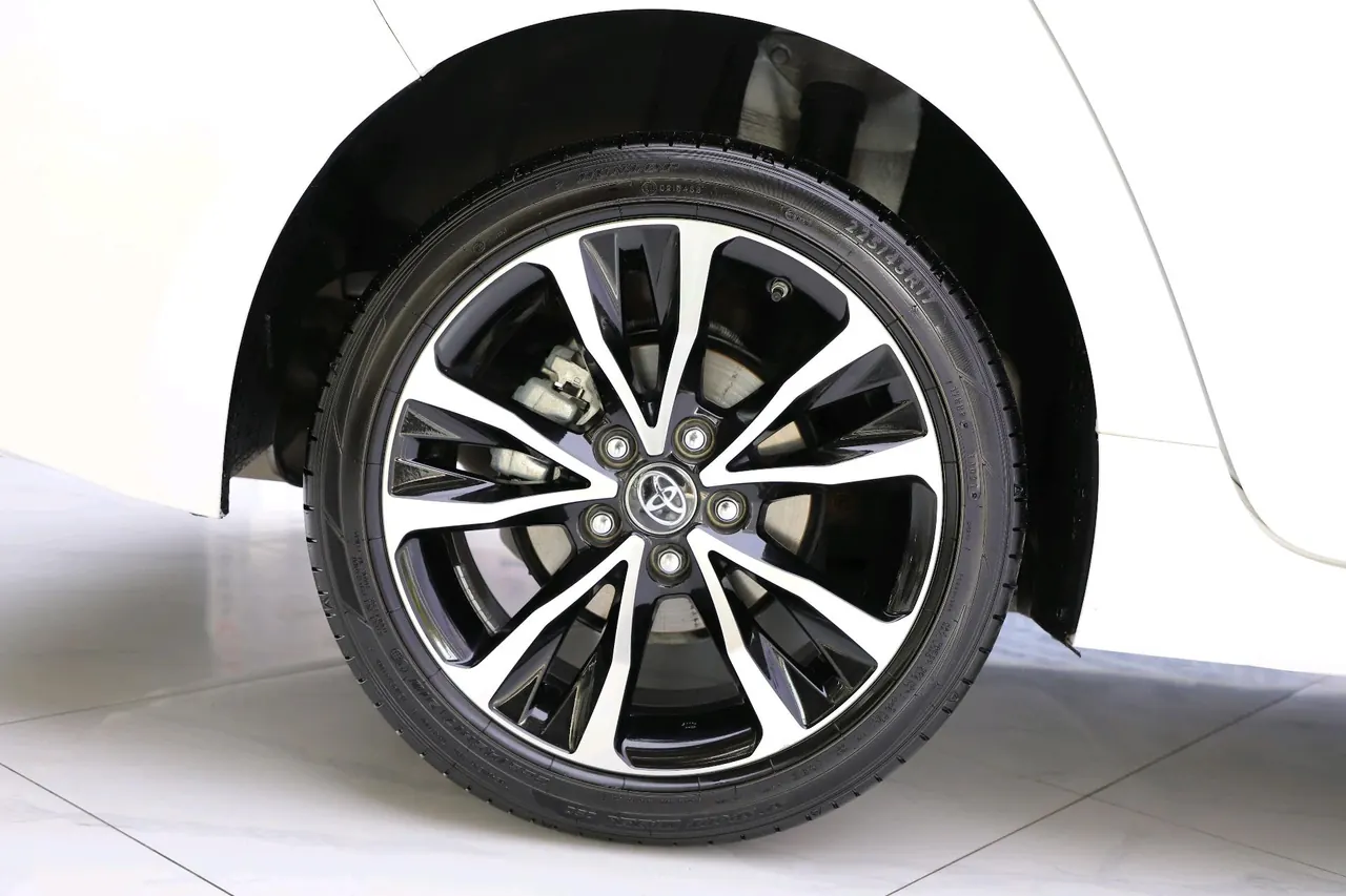 Toyota 2022 Lei Ling Shuangqing 1.8H Stepless Sports Edition Automatic Gear 16