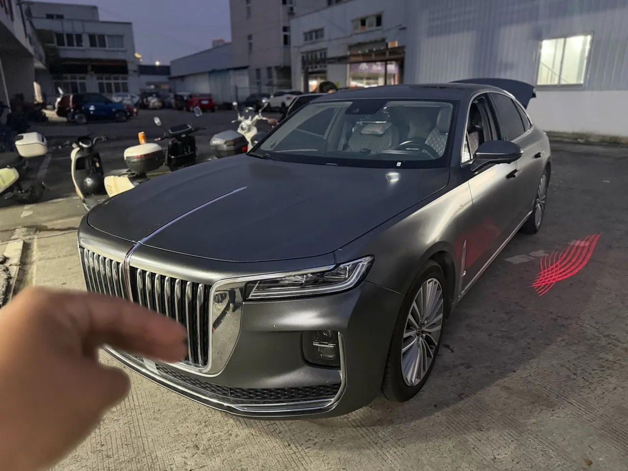 Открыть галерею: HongQi 2020 H9 2.0T Zhilian Flag Edition Automatic Gear
