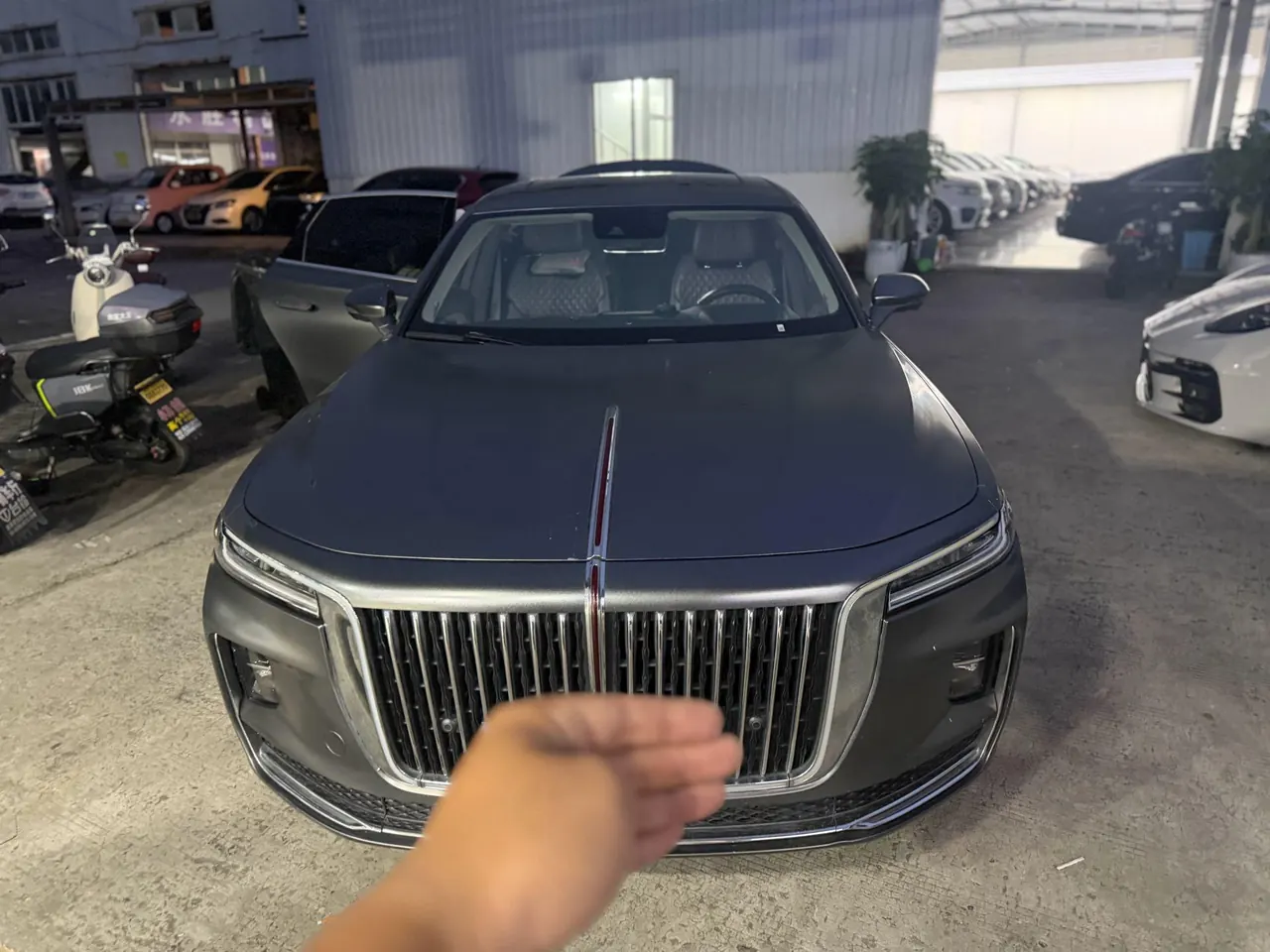 HongQi 2020 H9 2.0T Zhilian Flag Edition Automatic Gear 2