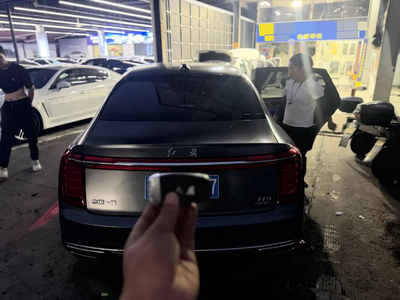 HongQi 2020 H9 2.0T Zhilian Flag Edition Automatic Gear 3