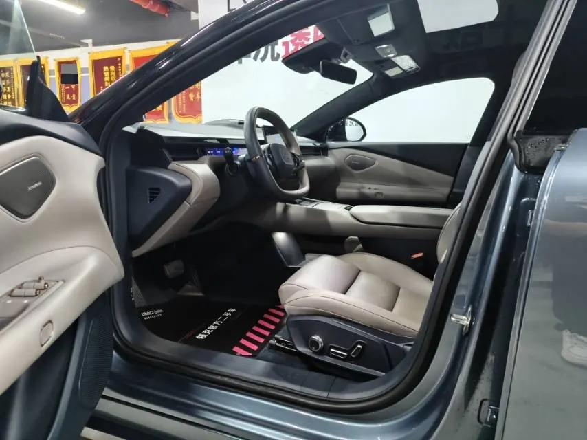 LYNK&amp;CO 2024 LYNK&amp;CO Z10 95kWh 702km four-wheel drive intelligent driving Ultra automatic gear 4