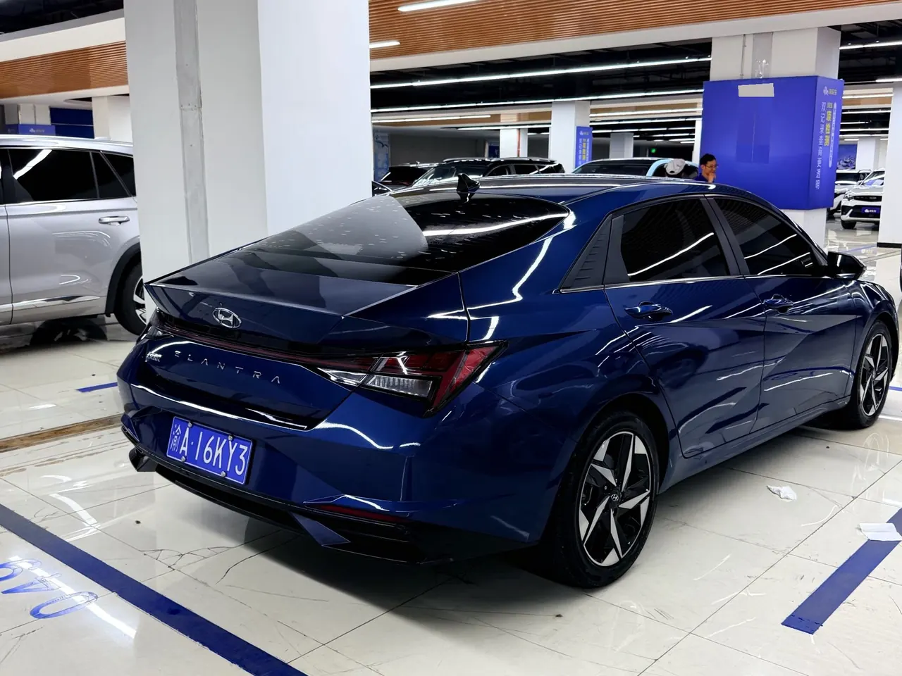 Hyundai 2021 Elantra -3-compartment 1.5 stepless LUX premium automatic gear 2