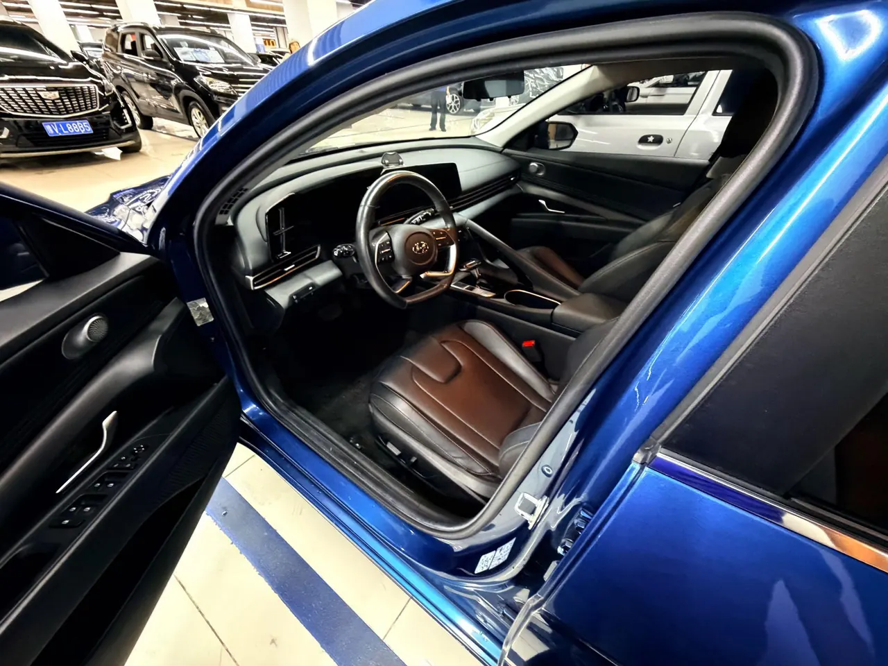 Hyundai 2021 Elantra -3-compartment 1.5 stepless LUX premium automatic gear 4