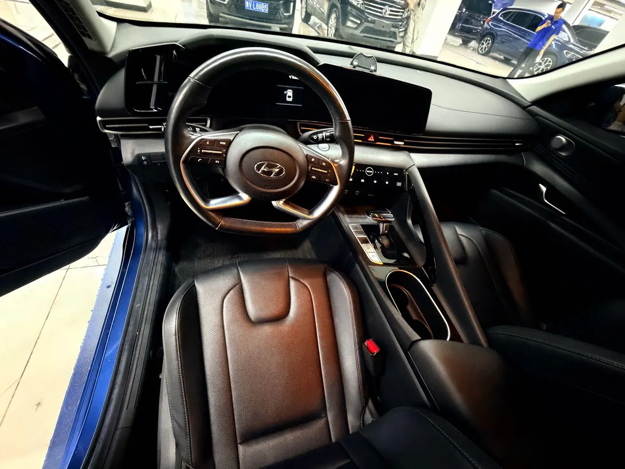 Hyundai 2021 Elantra -3-compartment 1.5 stepless LUX premium automatic gear 5