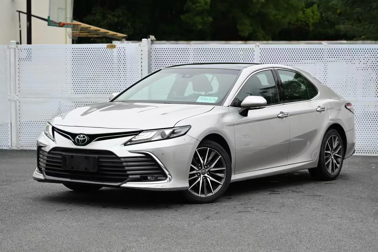Open image lightbox: Toyota 2021 Camry 2.5G Deluxe Edition Automatic Gear