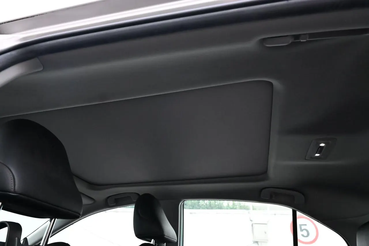 Toyota 2021 Camry 2.5G Deluxe Edition Automatic Gear 10