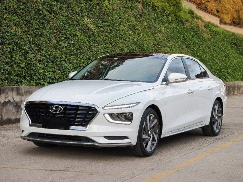 Hyundai 2021 Name Figure 1.8 Stepless LUX Premium Edition Automatic Gear - View 1