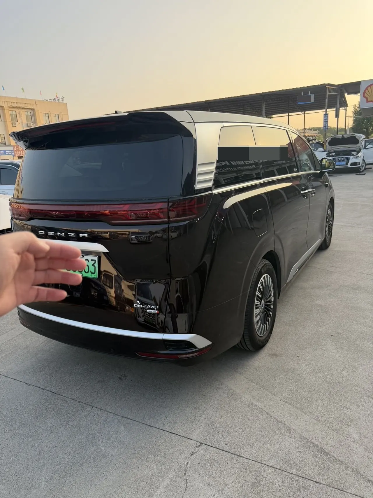 Denza 2026 Denza D9 DM-i 1.5T stepless four-wheel drive flash charging flagship automatic gear 4