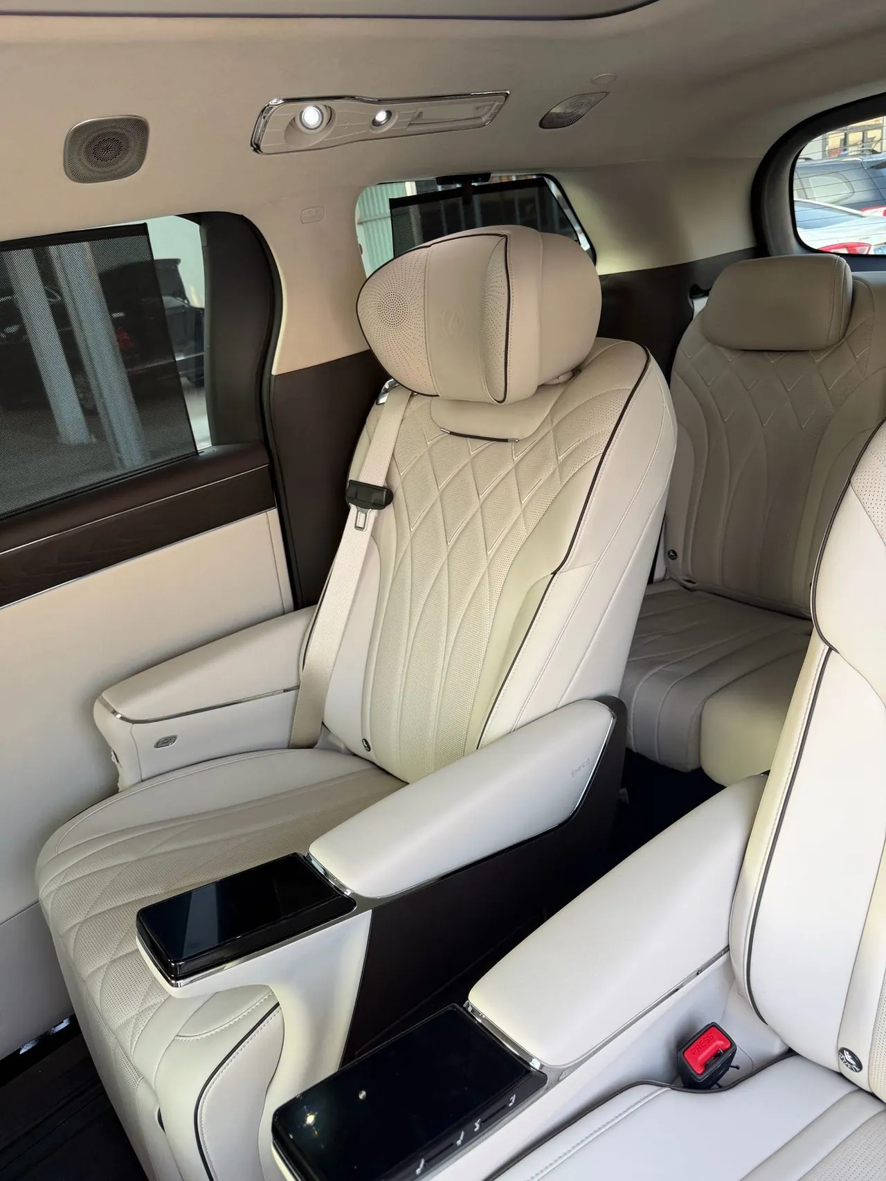 Denza 2026 Denza D9 DM-i 1.5T stepless four-wheel drive flash charging flagship automatic gear 7