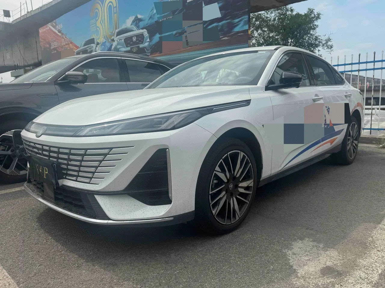 打开图片灯箱:ChangAn 2026 Yidong HEV 1.5 Blue Whale Super Qing Zhixiang Automatic Gear