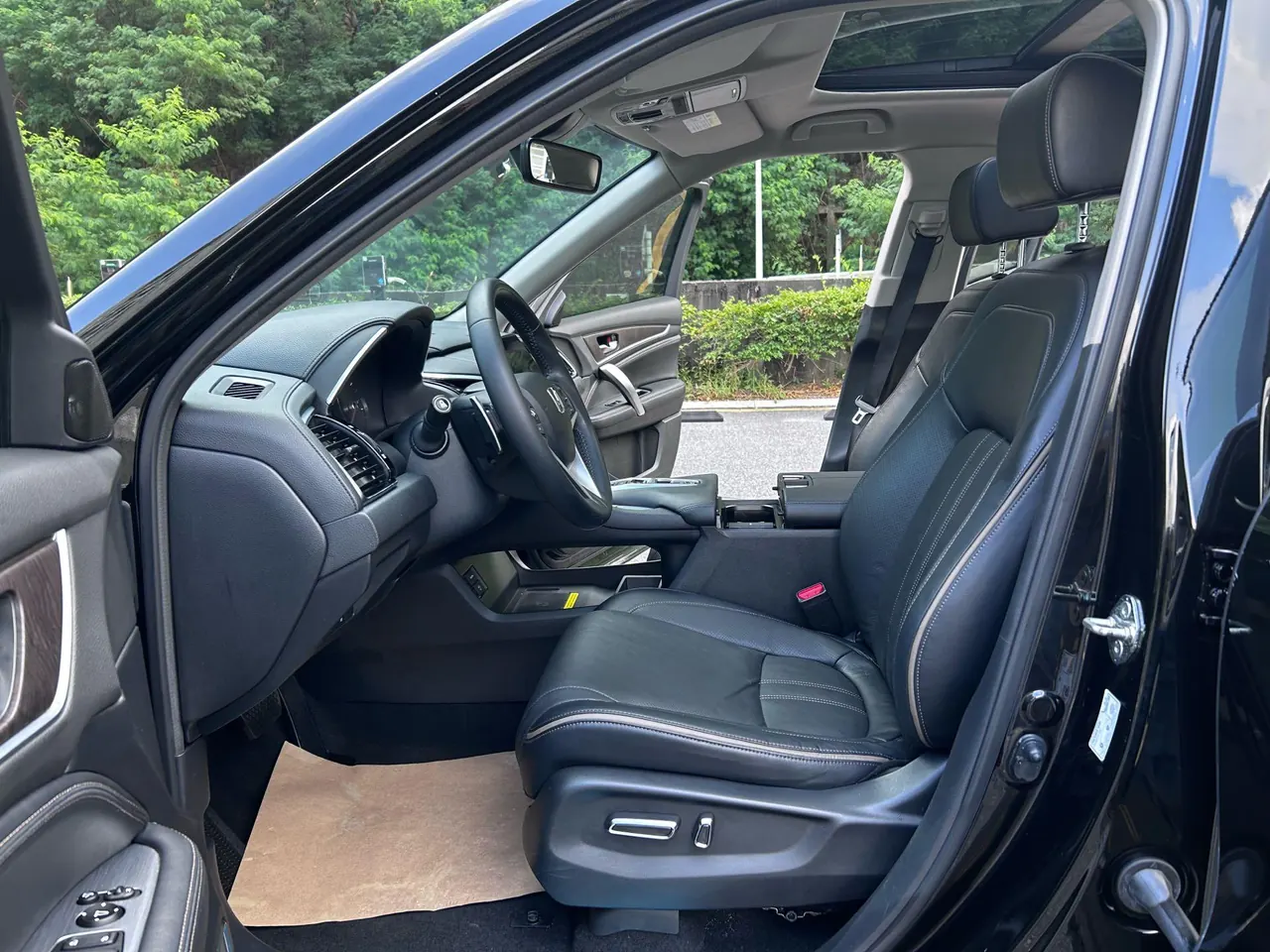 Honda 2020 crown road 2.0T 370TURBO four-wheel drive exclusive edition two-color automatic gear 11