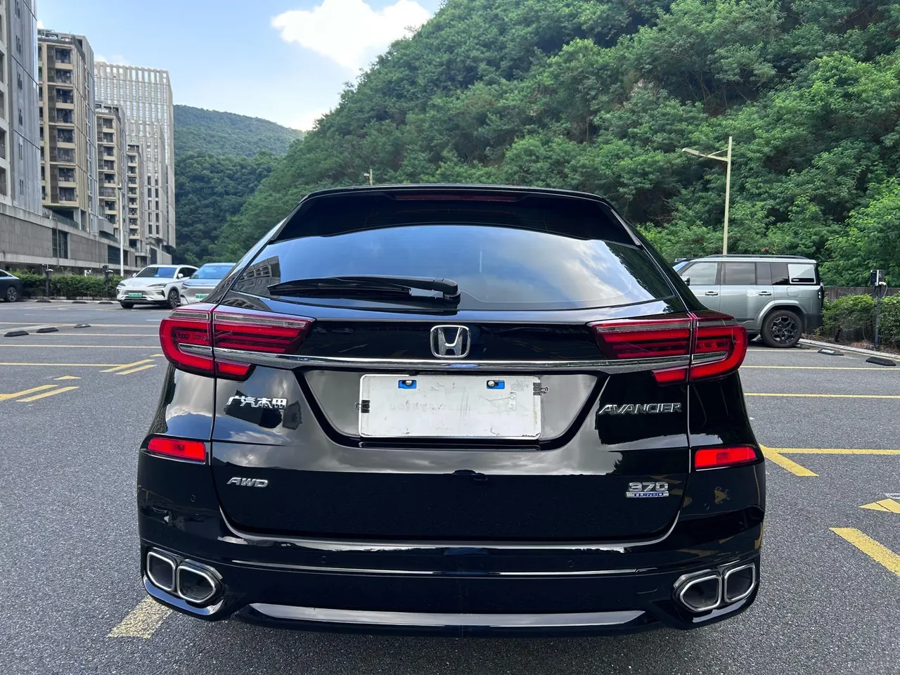 Honda 2020 crown road 2.0T 370TURBO four-wheel drive exclusive edition two-color automatic gear 15