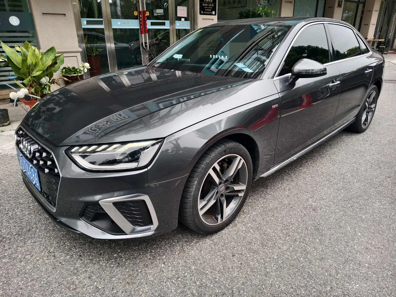 Открыть галерею: Audi 2020 A4L 2.0TFSI 40TFSI Deluxe Dynamic Automatic