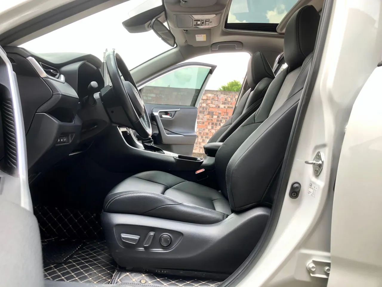 Toyota 2020 Willanda 2.0 Stepless Two-Drive Deluxe Automatic Gear 6