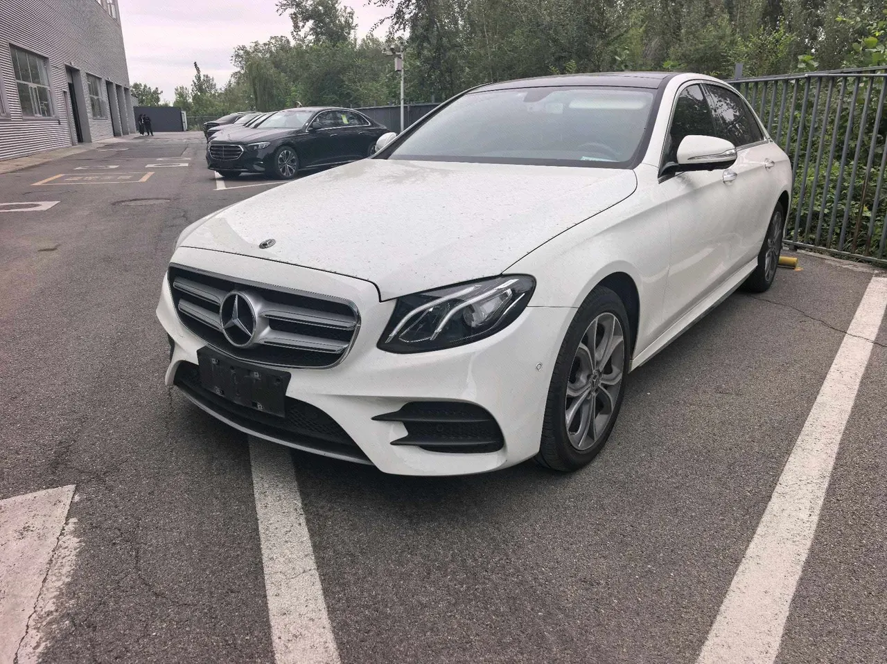 Открыть галерею: Mercedes Benz E-Class 2020 E 300 L 2.0T Sports Fashion Automatic Gear