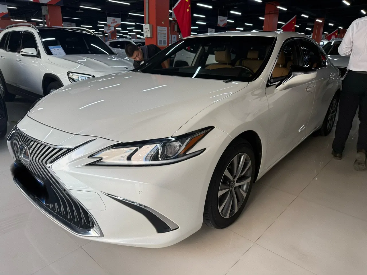 Открыть галерею: Lexus ES (Imported) 2020 ES200 2.0 Stepless Premium Edition Automatic Gear