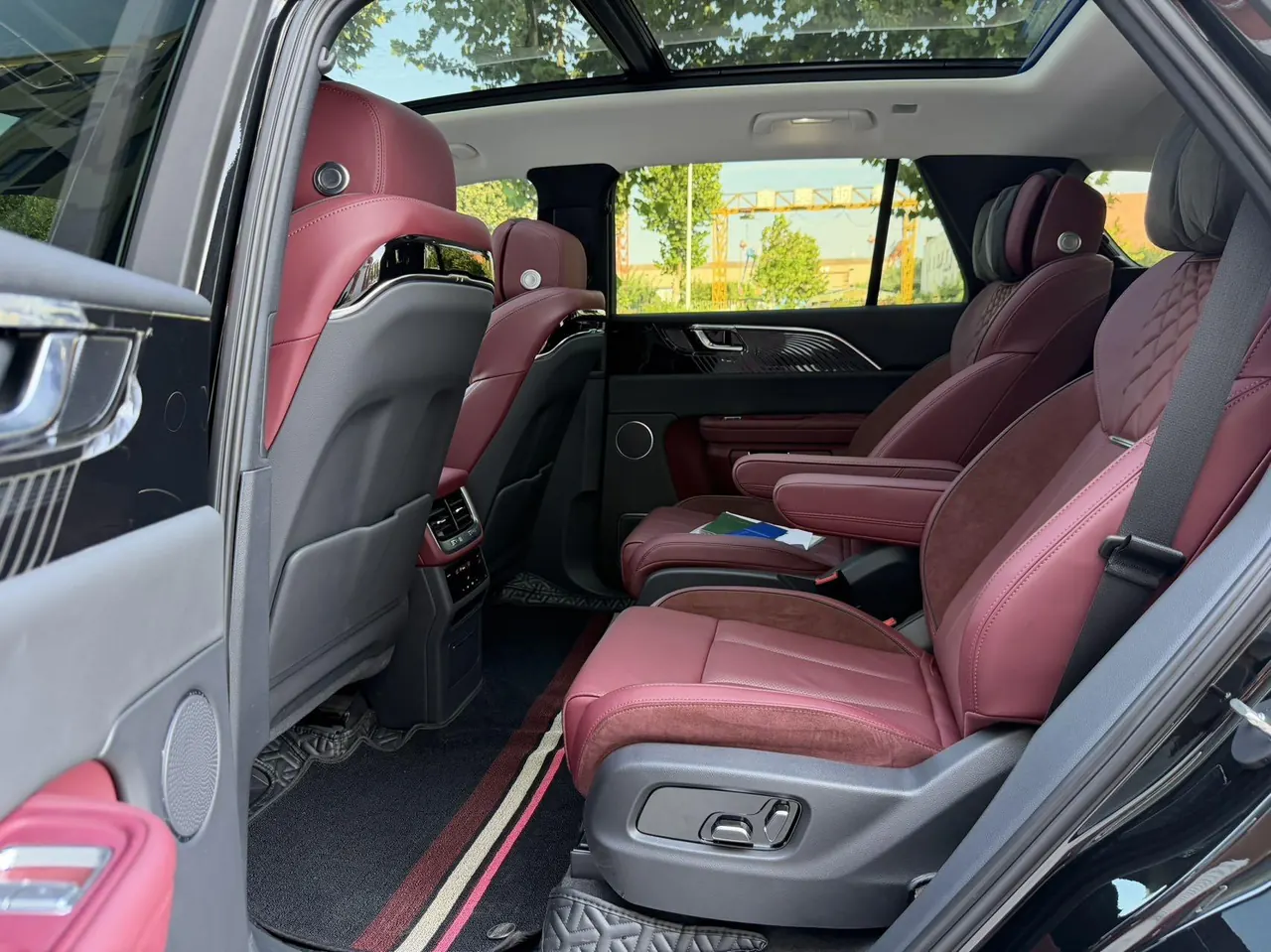 HongQi 2021 E-HS9 Flag Enjoy 6-seat Automatic Gear 9