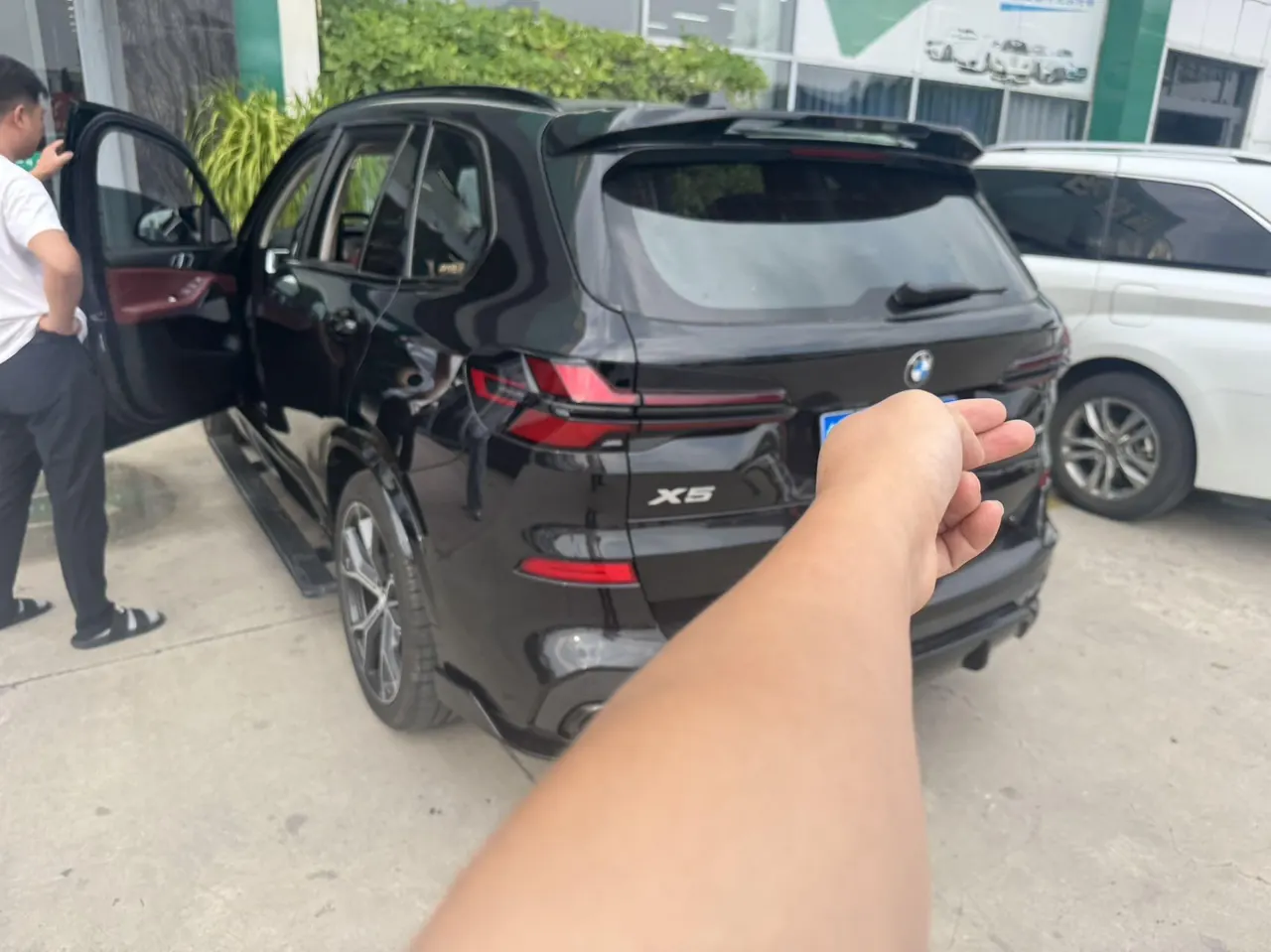 BMW 2023 X5 xDrive30Li 48V 2.0T exclusive m sports obsidian night suit automatic gear 4