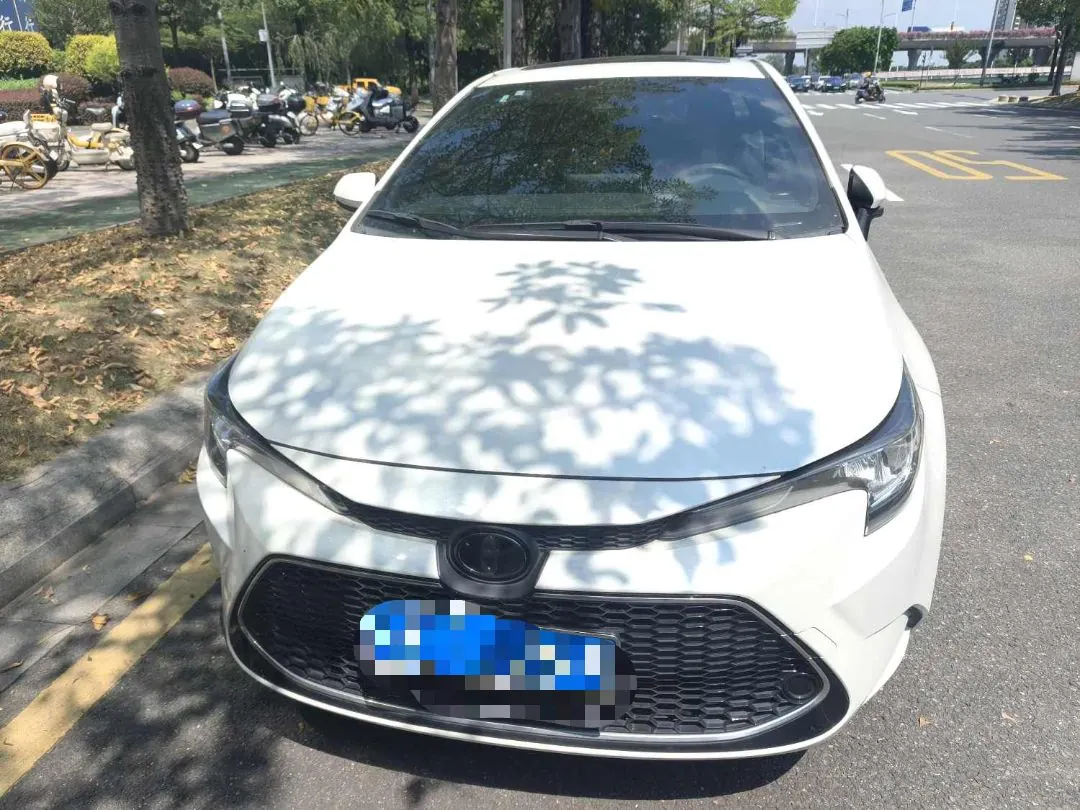 Toyota 2021 Lei Ling 1.2T Stepless 185T Deluxe Automatic Gear 2