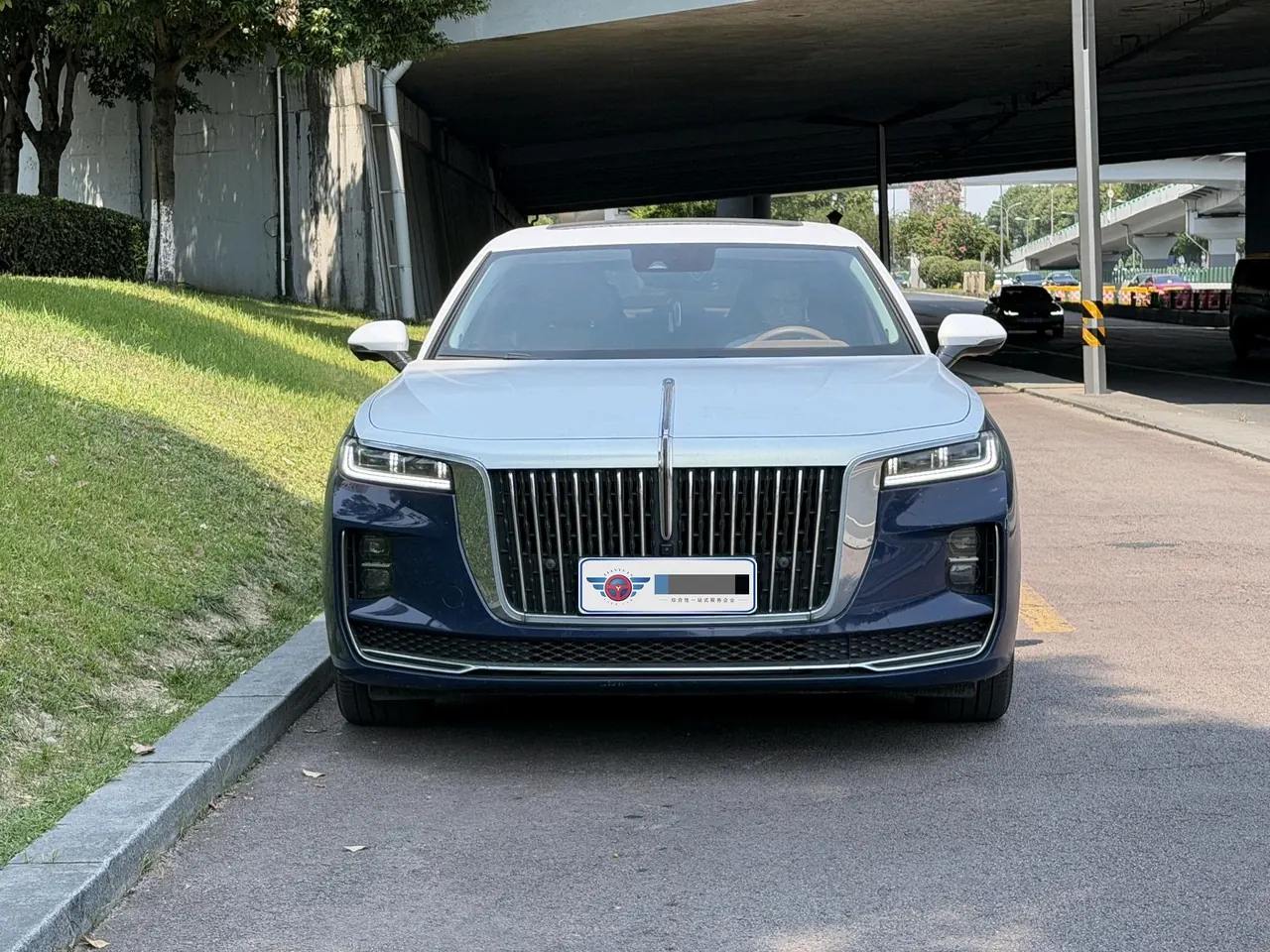 HongQi 2020 H9 48V 2.0T Zhilian Flag Yue Edition Automatic Gear 2