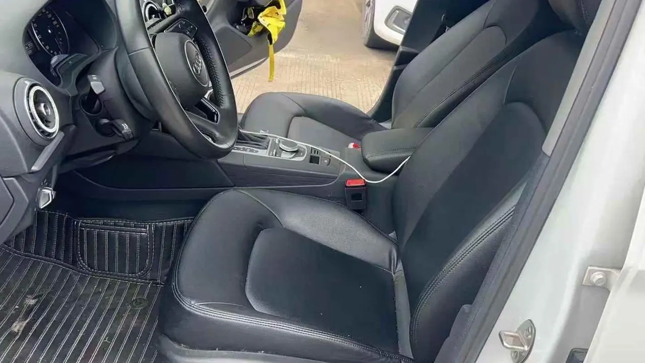 Audi 2020 A3 Limousine 1.4TFSI 35TFSI aggressive automatic gear 3