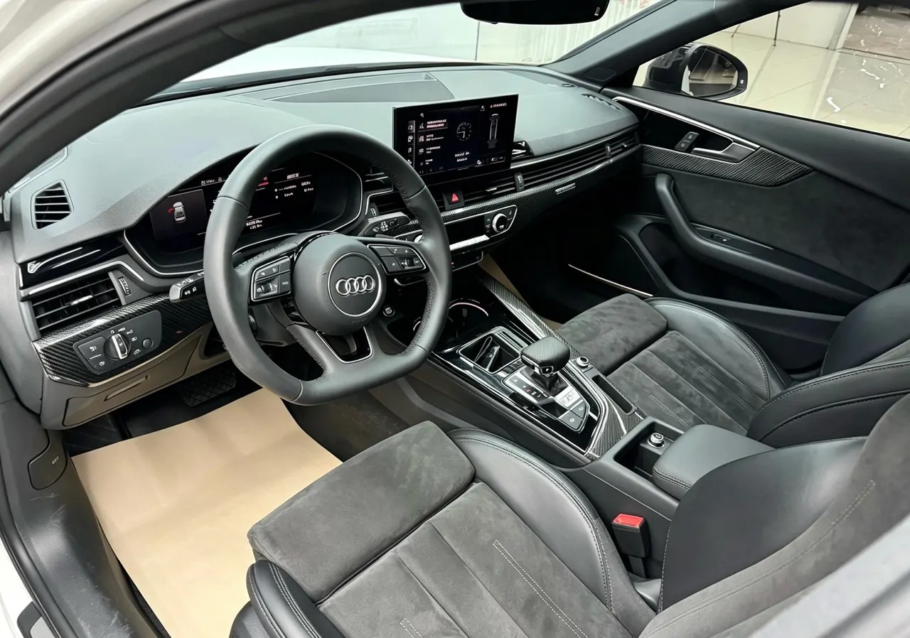 Audi 2020 A4L 2.0TFSI 45TFSI Quattro Selected Dynamic Automatic 5