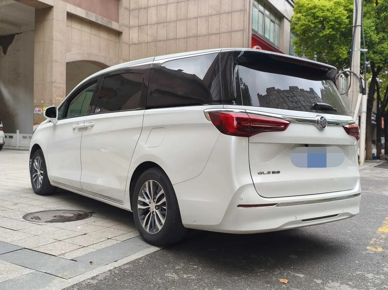 Buick 2023 GL8 ES Lu Zun 48V 2.0T 653T Comfortable Automatic Gear 6