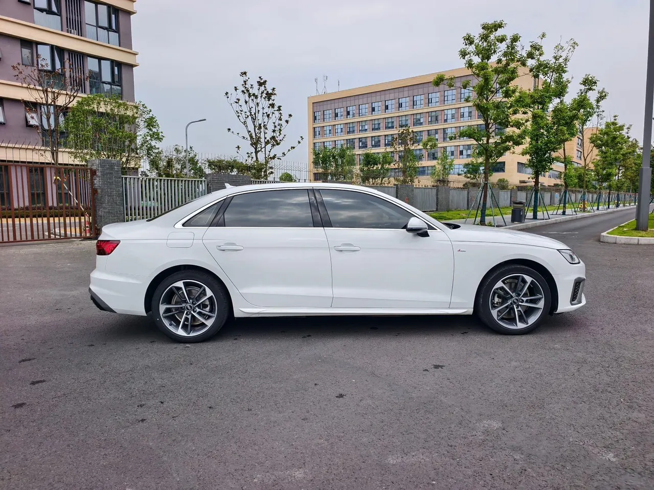 Audi 2020 A4L 2.0TFSI 40TFSI Fashion Dynamic Automatic 2