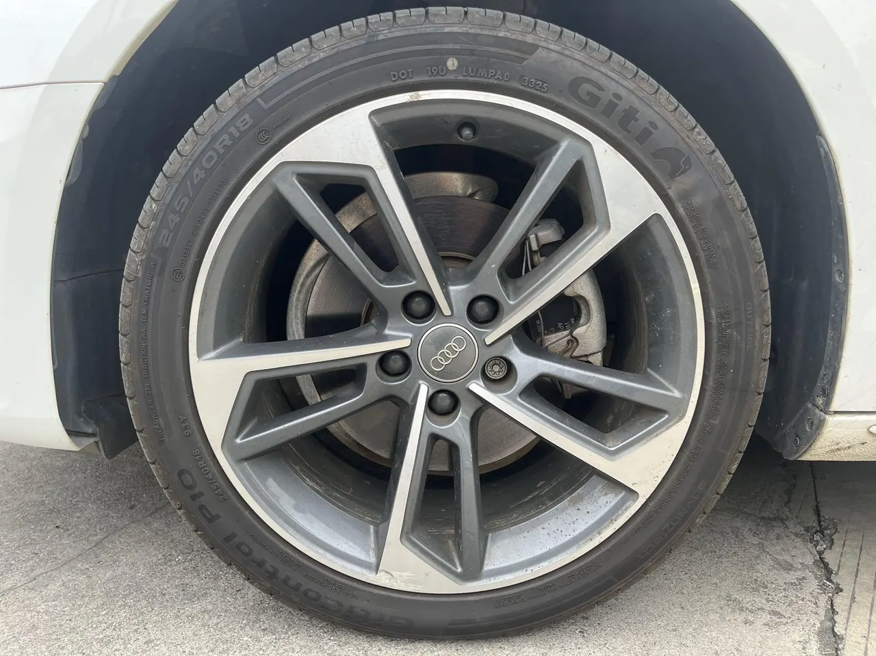 Audi 2020 A4L 2.0TFSI 40TFSI Fashion Dynamic Automatic 5