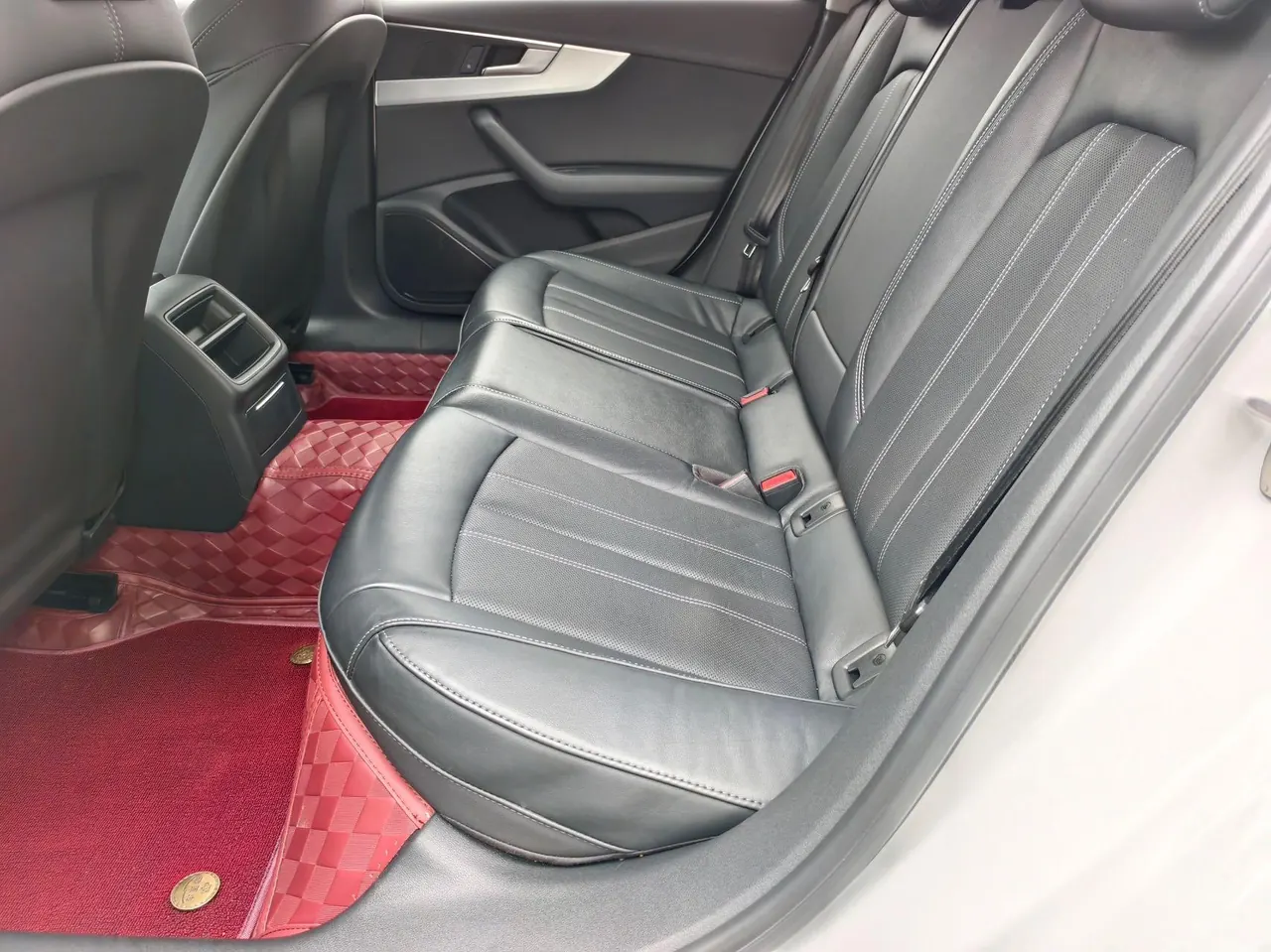 Audi 2020 A4L 2.0TFSI 40TFSI Fashion Dynamic Automatic 9