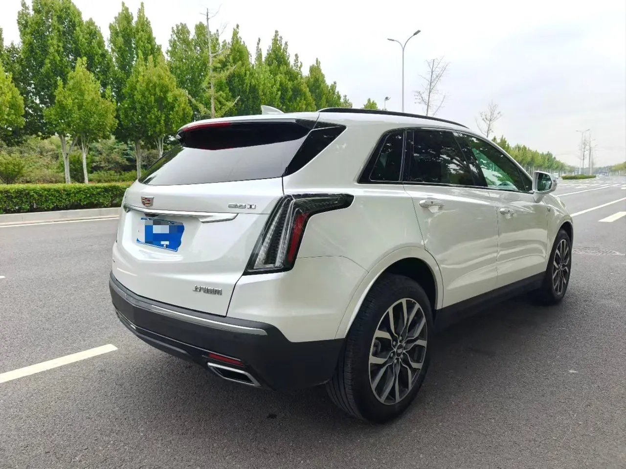 Cadillac 2023 XT5 48V 2.0T 4-wheel drive distinguished automatic gear 3
