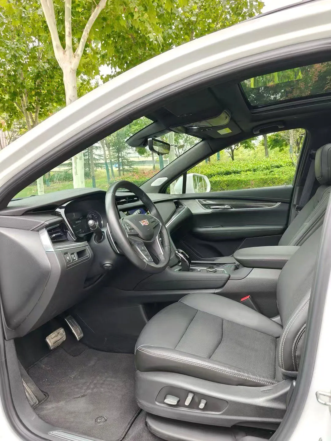 Cadillac 2023 XT5 48V 2.0T 4-wheel drive distinguished automatic gear 4