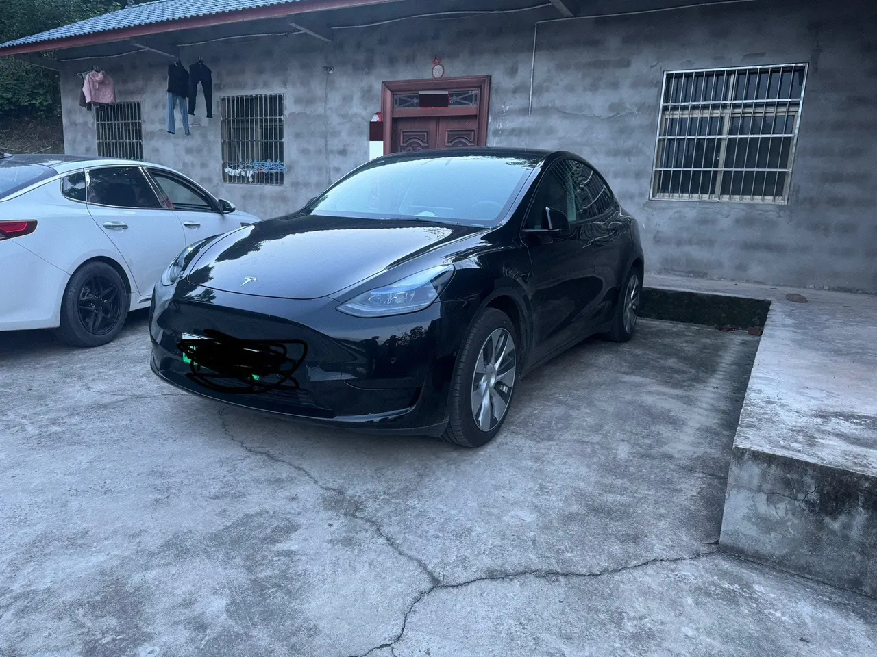 Open image lightbox: Tesla 2022 Model Y rear-wheel drive version automatic transmission