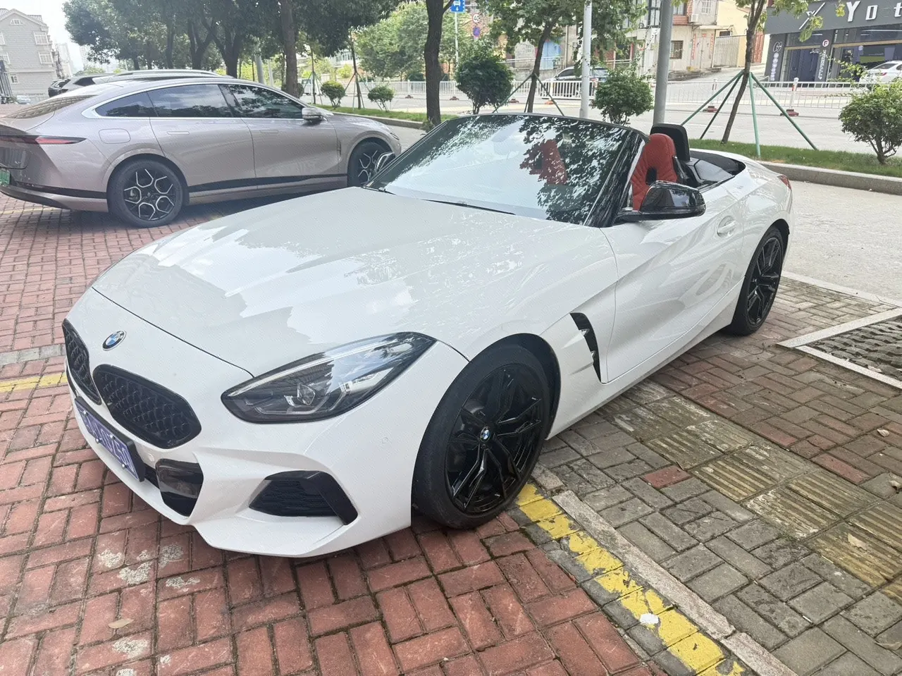 BMW Z4 (Imported) 2020 Z4 sDrive25i 2.0T Silver Cream Limited Edition Automatic Gear - View 1