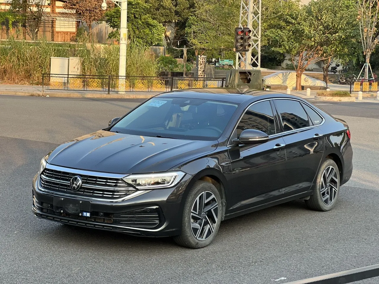 Открыть галерею: Volkswagen 2023 Sagitar 1.5TSI 300TSI Exceed Edition Automatic