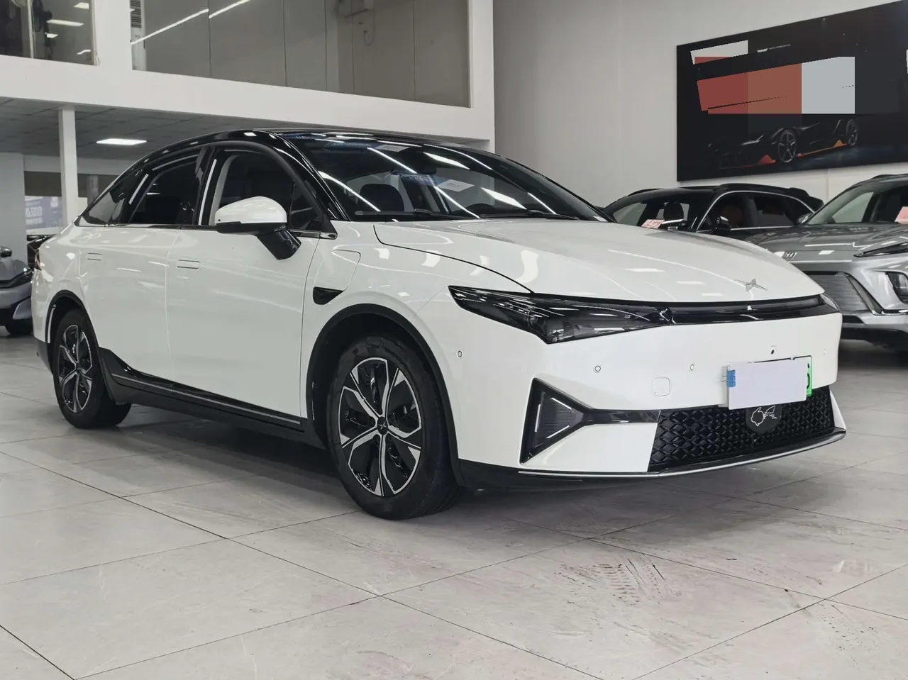Xpeng 2021 P 5 550E automatic gear 3