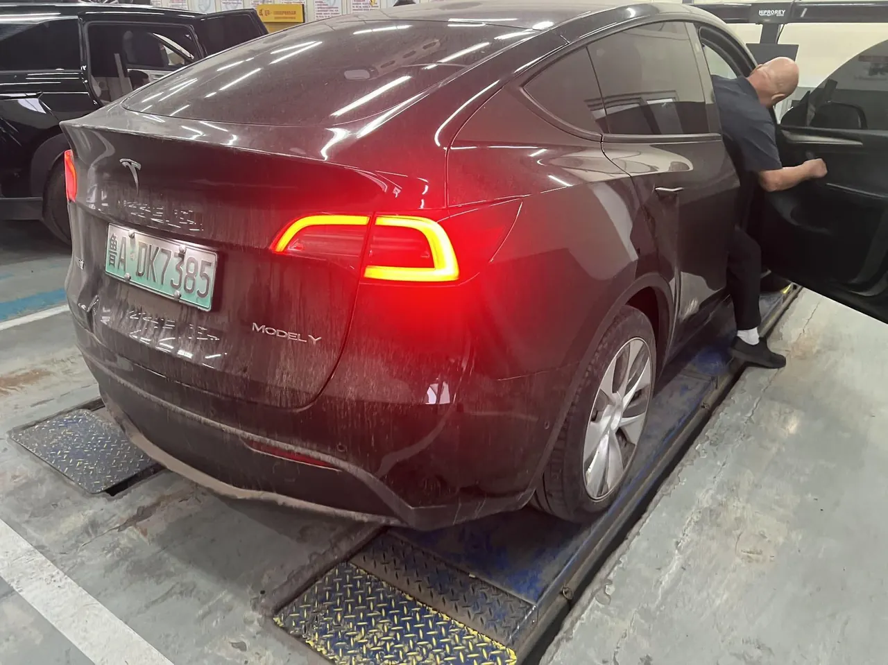Tesla 2022 Model Y rear-wheel drive version (facelift) automatic gear 4