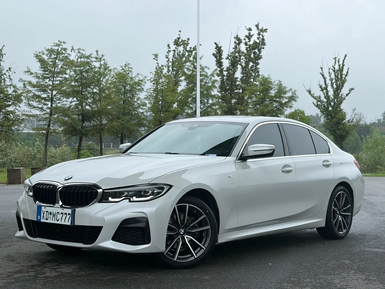Открыть галерею: BMW 3 Series 2020 325i 2.0T M Sports Suit Automatic Gear