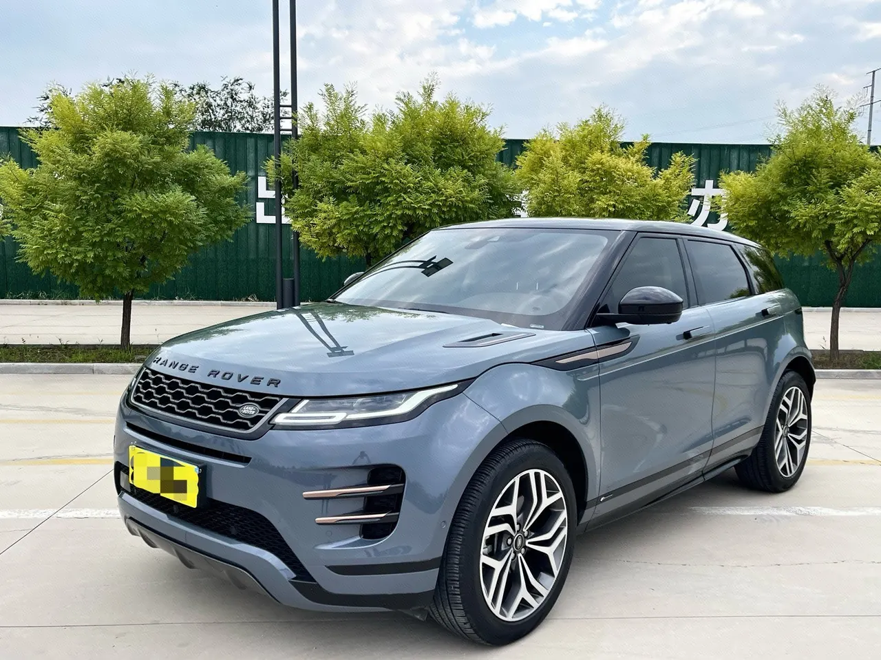 打开图片灯箱:Land Rover 2020 Range Rover Aurora 48V 2.0T 249PS R-DYNAMIC SE Sports Technology Edition Automatic Gear