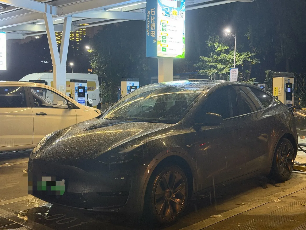 Open image lightbox: Tesla 2024 Model Y rear-wheel drive version automatic transmission