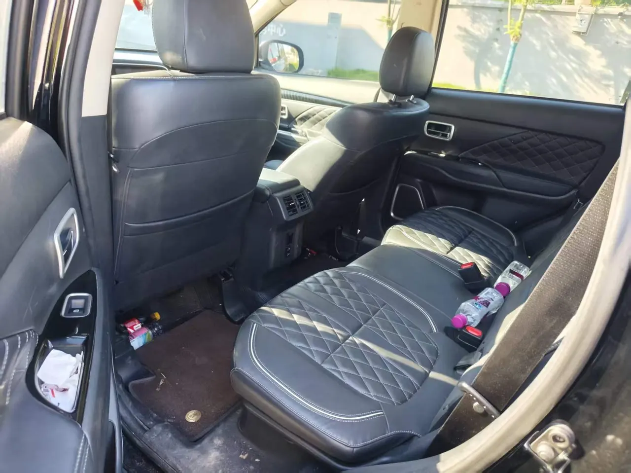 Mitsubishi 2021 Outlander 2.4 stepless four-wheel drive to enjoy the version of 7-seat automatic gear 3