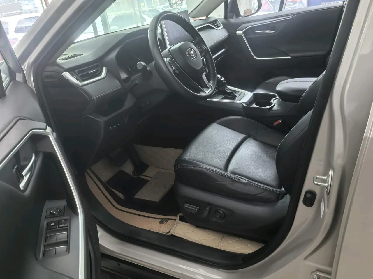 Toyota 2022 Willanda 2.0 Stepless Two-Drive Luxury PLUS Edition Automatic Gear 4