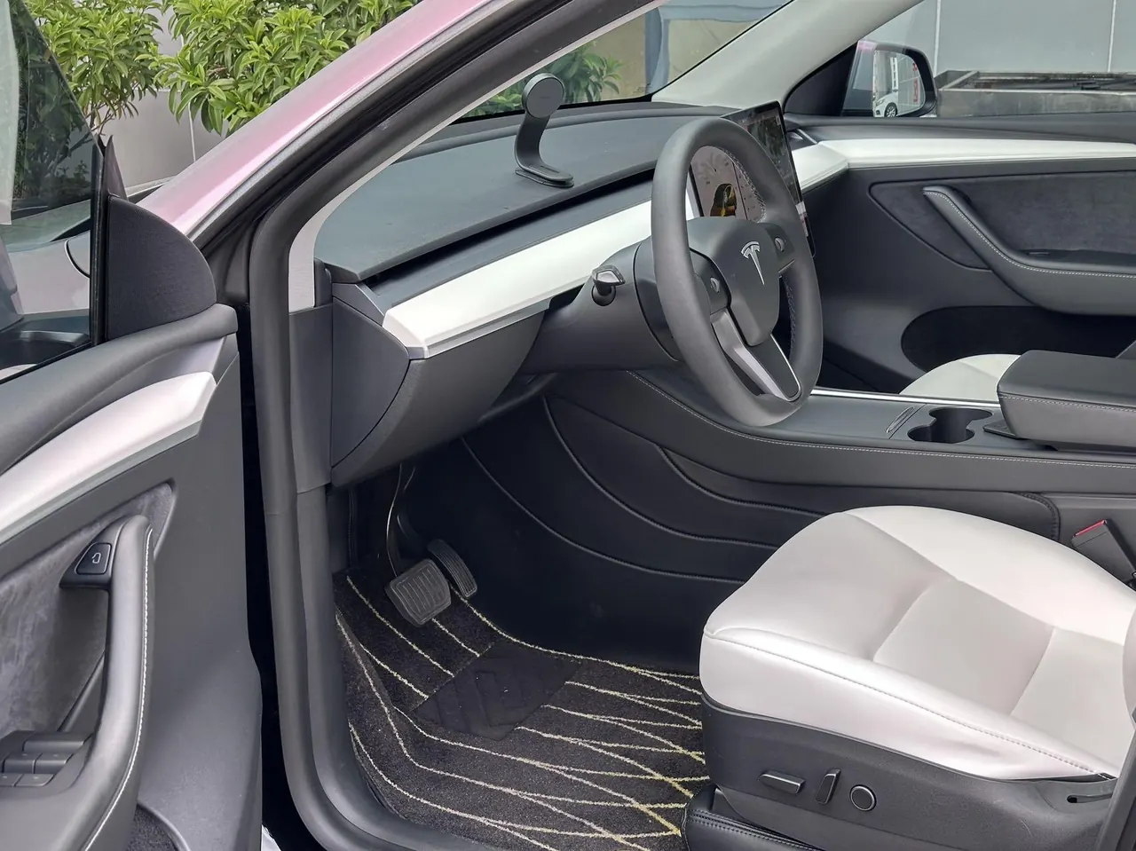 Tesla 2021 Model Y Standard Endurance Rear Drive Automatic Gear 3