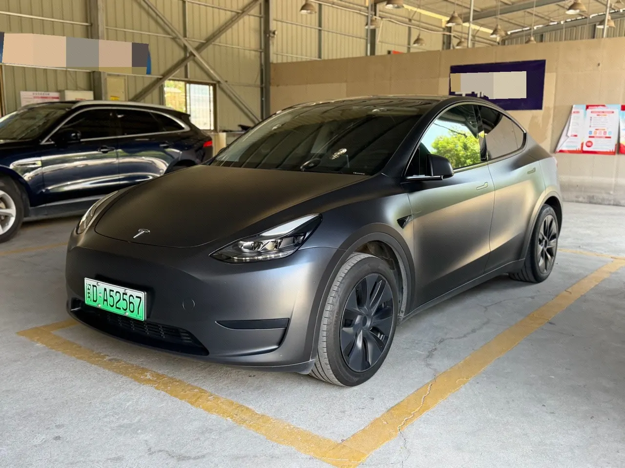 Open image lightbox: Tesla 2024 Model Y rear-wheel drive version automatic transmission