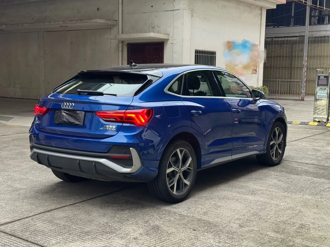 Audi 2021 Q3 Sportback 2.0TFSI 40TFSI into the life version of automatic gear 4