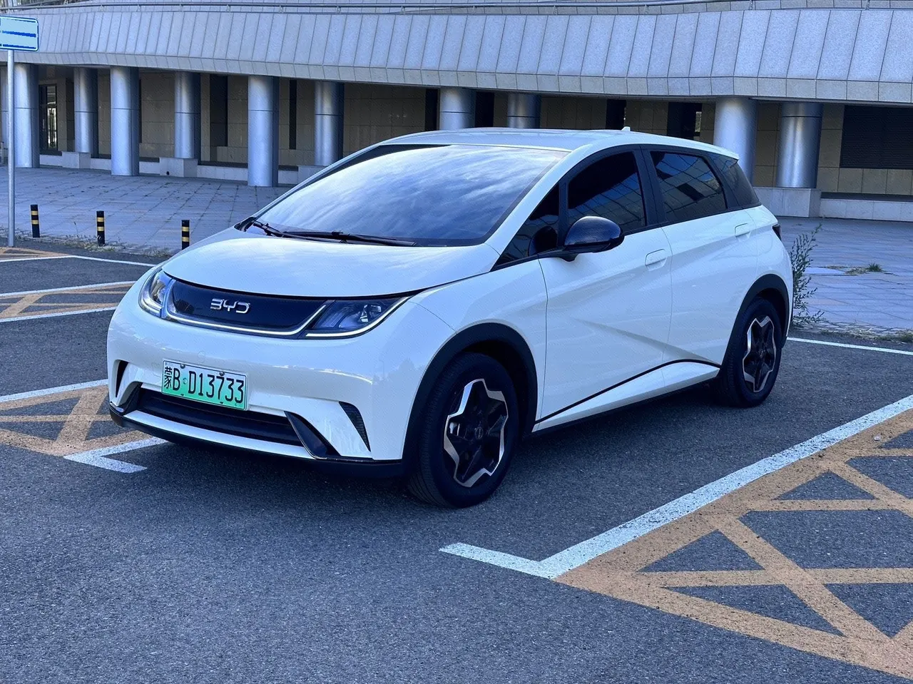 Open image lightbox: BYD 2025 Dolphin 420km Vital Edition Automatic Gear