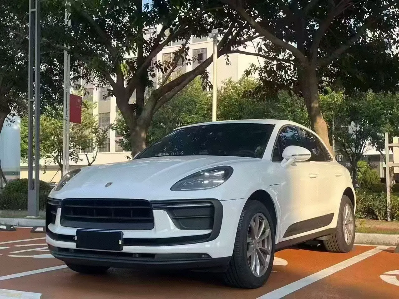Open image lightbox: Porsche Macan (Imported) 2025 Macan 2.0T Dream Edition Automatic Gear
