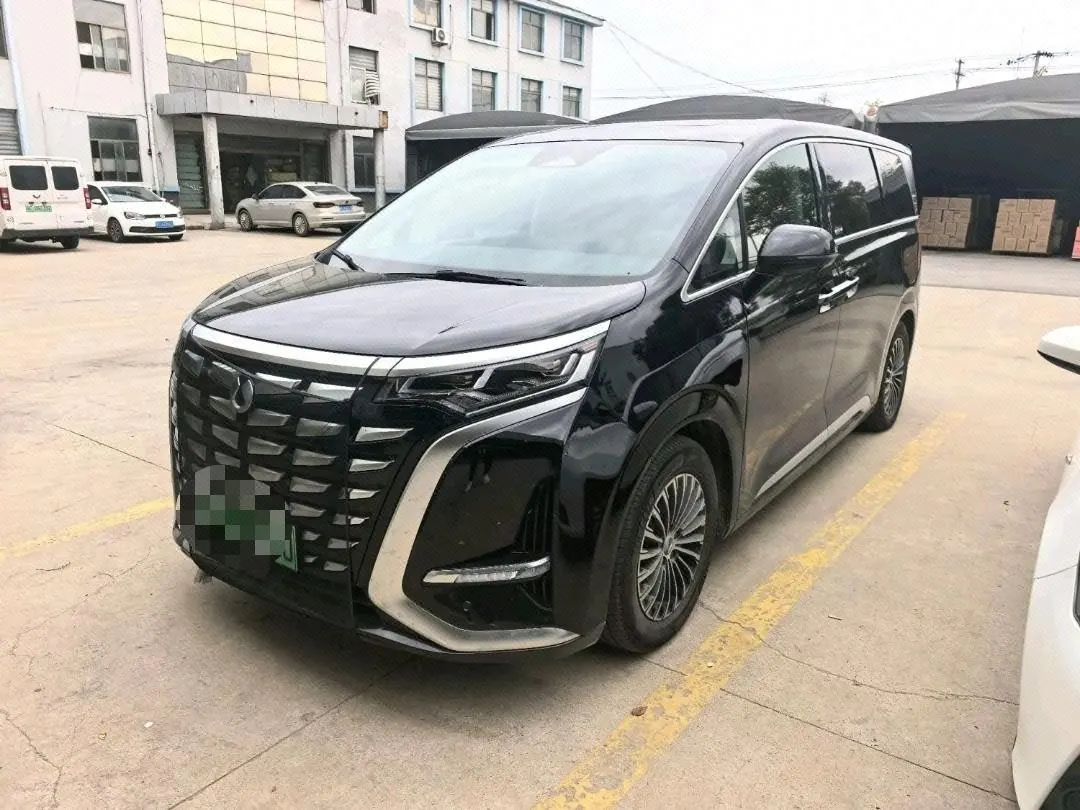 Open image lightbox: Denza 2024 Denza D9 DM-i 1.5T stepless 980 four-wheel drive distinguished automatic gear